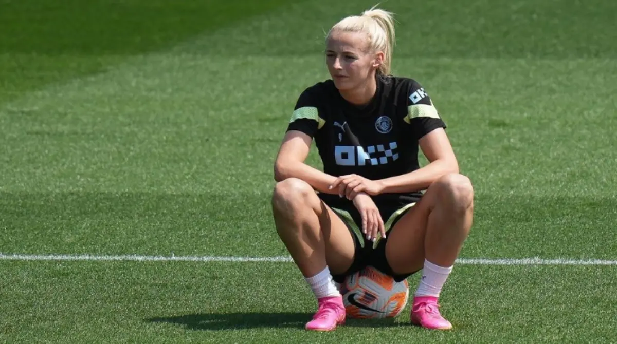 Luego de su debut con Arsenal, Kelly fue cedida al Everton para jugar dos temporadas con el equipo, y tras su extraordinario rendimiento firm&oacute; contrato con Manchester City, equipo en el que juega de 2020 a la fecha. 