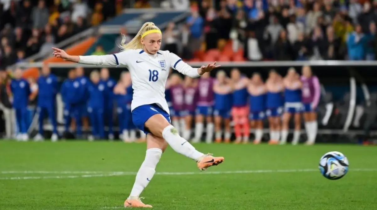 Conoce a la delantera de Inglaterra, quien acaba de romper un r&eacute;cord que rebasa la categor&iacute;a femenil.