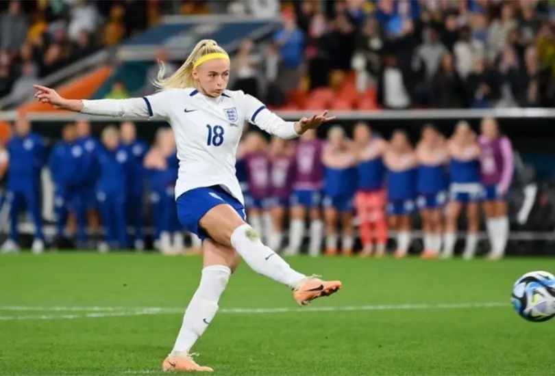 Conoce a la delantera de Inglaterra, quien acaba de romper un r&eacute;cord que rebasa la categor&iacute;a femenil.