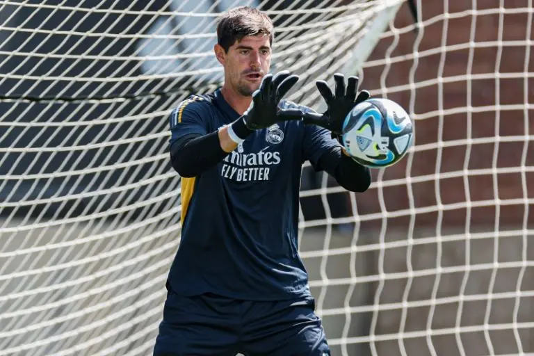 Thibaut Courtois podría perderse entre 6 y 9 meses por su lesión en el entrenamiento del Real Madrid - Twitter @RealMadrid