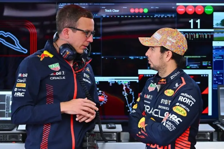 Checo Pérez tuvo una mala racha en la primera mitad de la temporada 2023 de la F1 - Twitter @SChecoPerez
