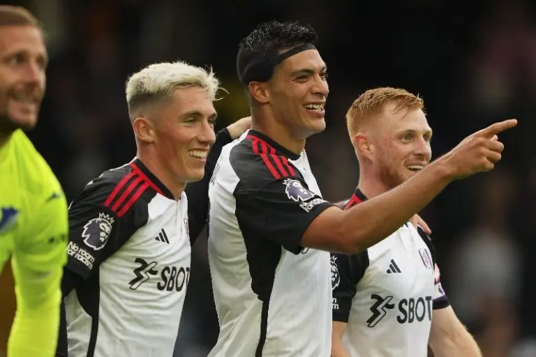 Raúl Jiménez hará su debut con el Fulham cuando enfrenten al Everton - Twitter @FulhamFC