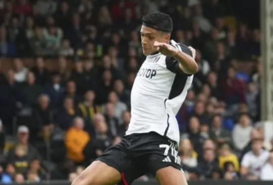 Raúl Jiménez tuvo su debut oficial con el Fulham en la victoria ante el Everton donde casi hace un golazo. 