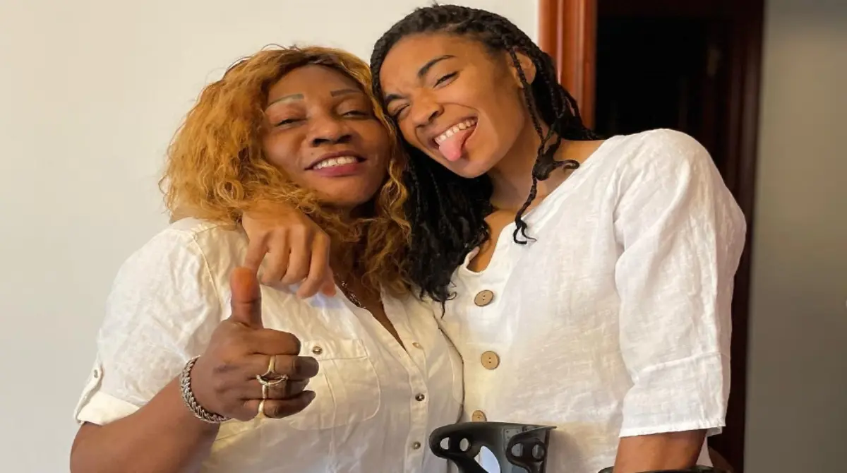 Desde que comenz&oacute; a practicar deportes de ni&ntilde;a hasta ser una de las mejores representantes de su pa&iacute;s, Paralluelo siempre ha contado con el apoyo de su familia, que tuvo un pasado complicado sobretodo de su madre y sus dos hermanos mayores. 