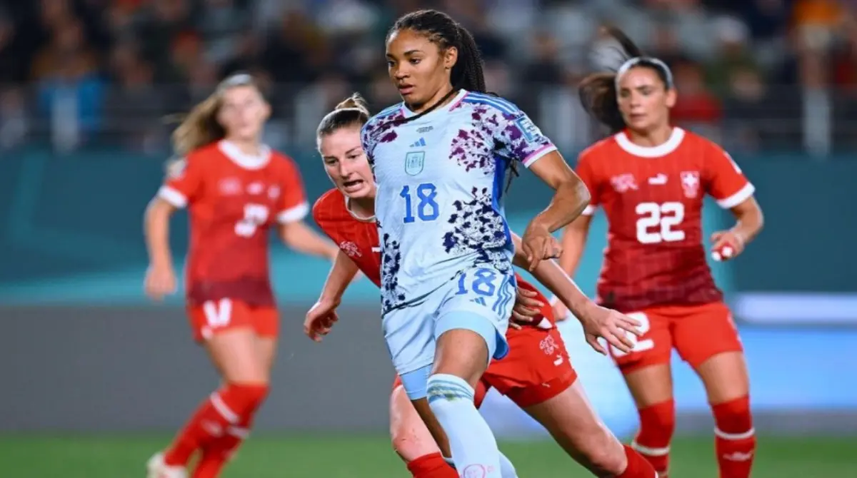 Salma Paralluelo se ha convertido en pieza clave para su equipo, pues a pesar de no ser titular fue la encargada de catapultar a Espa&ntilde;a a cuartos de final y una de las anotadoras para conseguir la gran final del Mundial Femenil 2023, por lo que sin duda escucharemos de esta jugadora por muchos a&ntilde;os m&aacute;s.