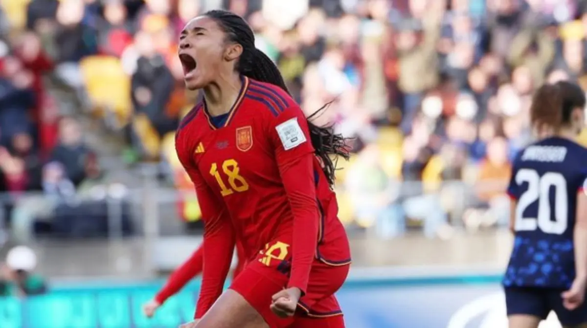 Se ha convertido en e &iacute;cono y la hero&iacute;na de Espa&ntilde;a en el Mundial Femenil 2023, pero Salma Paralluelo es una chica de 19 a&ntilde;os que lleg&oacute; para marcar &eacute;poca.