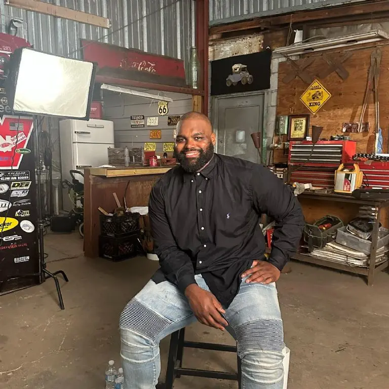 Michael Oher ha demandado a los Touhy por no haberle dado regalías de la película sobre su vida<br>@michaeloher