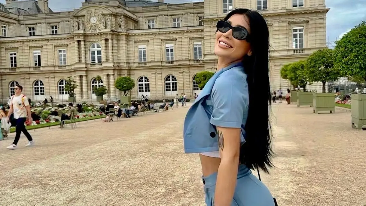 La influencer disfruta de compartir su d&iacute;a a d&iacute;a en redes sociales y le encanta viajar a distintas partes del mundo.