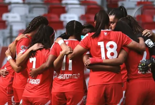 Toluca Femenil entrena sin ropa por culpa de su marca deportiva.