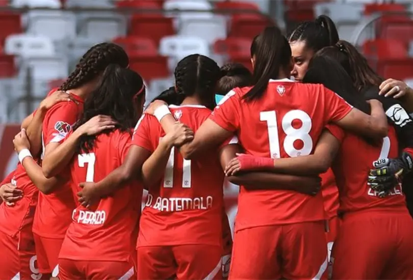 Toluca Femenil entrena sin ropa por culpa de su marca deportiva.