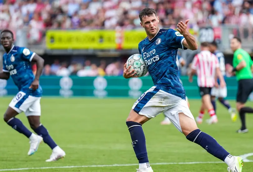 Santiago Gim&eacute;nez anot&oacute; en el empate del Feyenoord ante Sparta