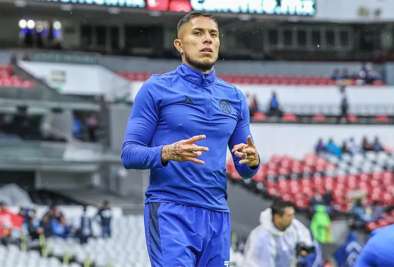 Carlos Salcedo aclar&oacute; lo que sucedi&oacute; al t&eacute;rmino del Cruz Azul vs Santos