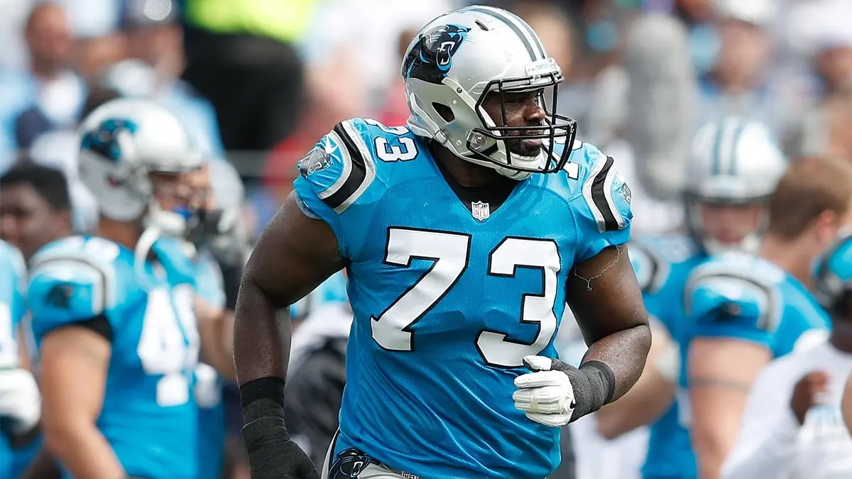 Fue en esta parte de su vida escolar en la que brill&oacute; como jugador de futbol americano, basquetbolista y en el atletismo, lo que llam&oacute; la atenci&oacute;n de varias universidades de Estados Unidos. 