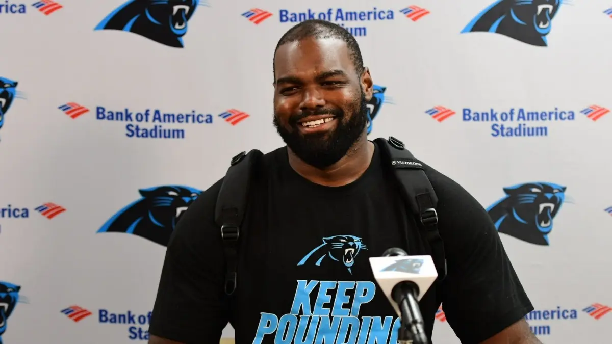 Durante este periodo es acogido por la familia Tuohy y se qued&oacute; a vivir con ellos de tiempo completo, aunque no lo adoptaron como originalmente se pens&oacute;.