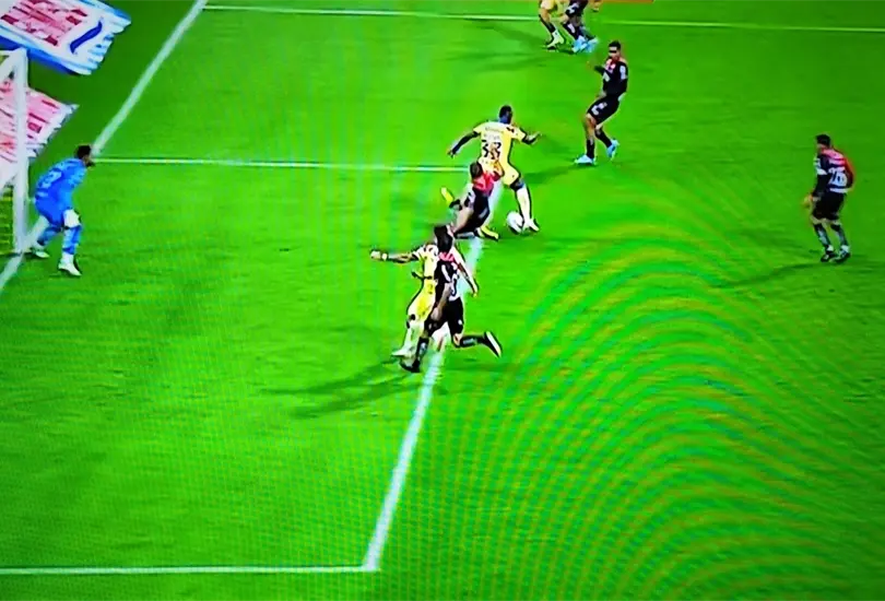 Tras las &uacute;ltimas pol&eacute;micas por el fuera de lugar, se revel&oacute; el motivo por el que ya no habr&iacute;a errores en la Liga MX.