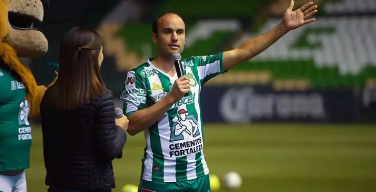 Landon Donovan en su llegada al León de la Liga MX - concacaf.com