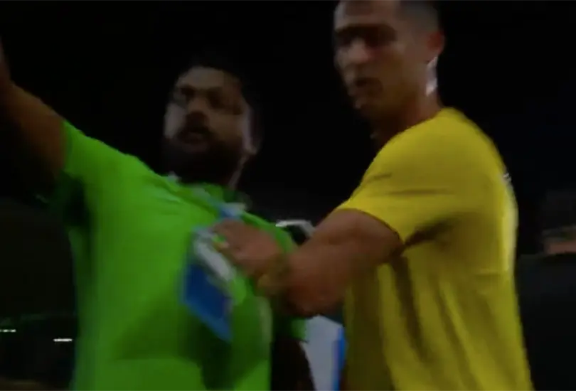 Cristiano Ronaldo ha tenido varios casos de agredir a sus rivales. Cristiano Ronaldo ha tenido varios casos de agredir a sus rivales.