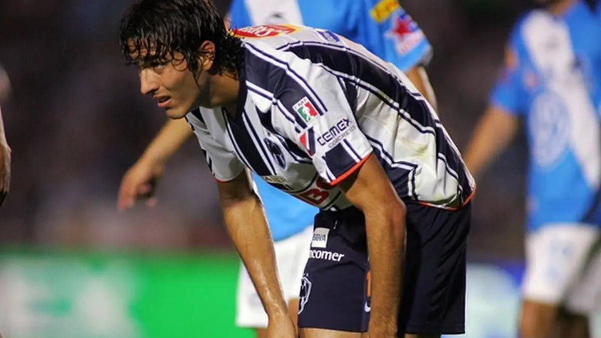 Al igual que su hermano, fue delantero, pero hizo su debut con el odiado rival de la ciudad, Tigres, pero su mejor época fue en Rayados.