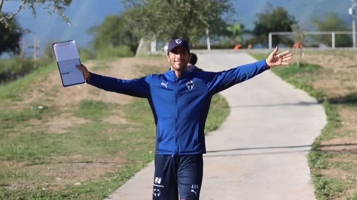 Luego de su paso por Chivas y una segunda etapa con Rayados, se retiró en 2017 y se dedicó a ser entrenador, en el cual trabajó en las diferentes categorías del equipo de Monterrey. 