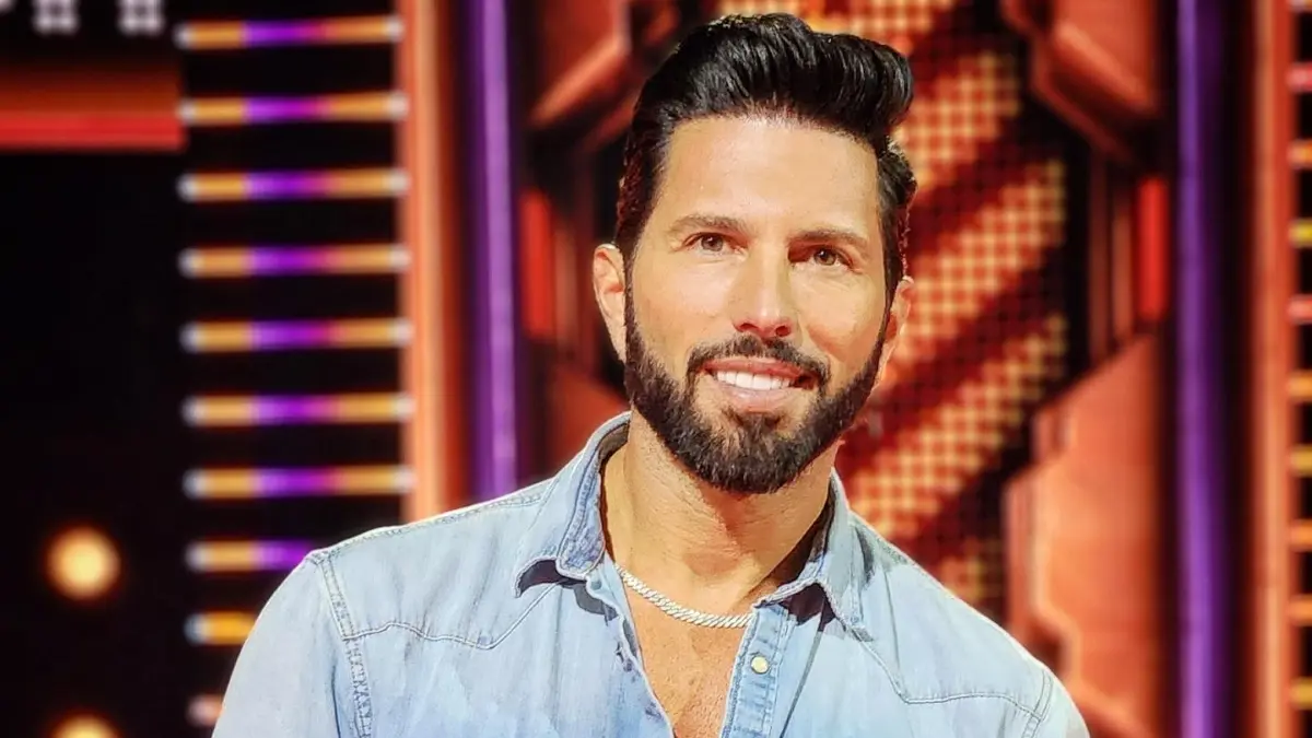 PONCHO DE NIGRIS:  Alfonso de Nigris nació el 3 de marzo de 1976 en Monterrey, Nuevo León, pero él no tomó el camino de ser futbolista y se dedicó a la farándula. 