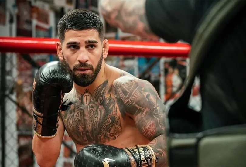 Un peleador de UFC le solt&oacute; un pu&ntilde;etazo a un seguidor.