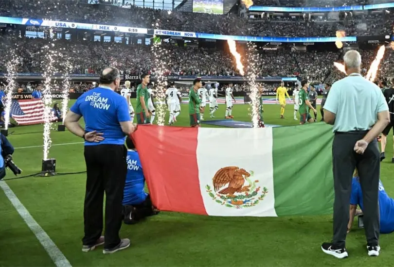 Un futbolista mexicoamericano vive un presente complicado. Un futbolista mexicoamericano vive un presente complicado.