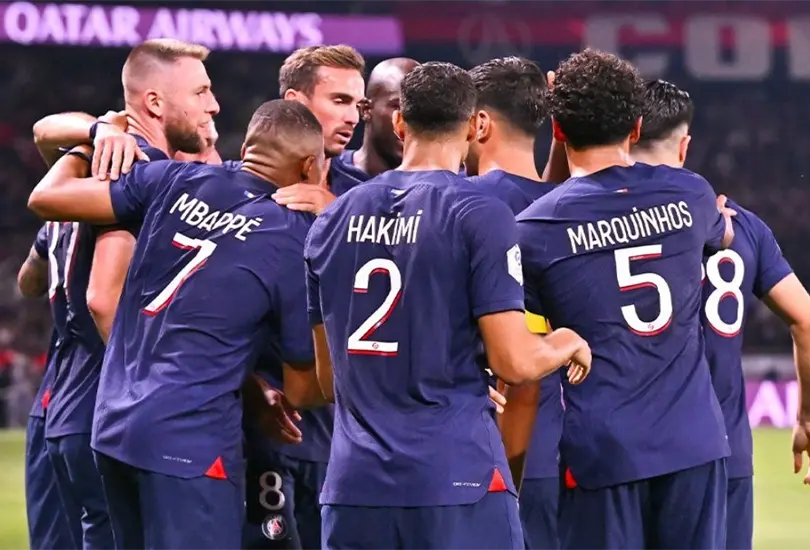 Un futbolista del PSG no titubeó al momento de insultar fuertemente al Barcelona y todo quedó grabado en video. Un futbolista del PSG no titubeó al momento de insultar fuertemente al Barcelona y todo quedó grabado en video.