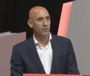 Mamá de Luis Rubiales le responde a Jenni Hermoso y hace peculiar protesta
