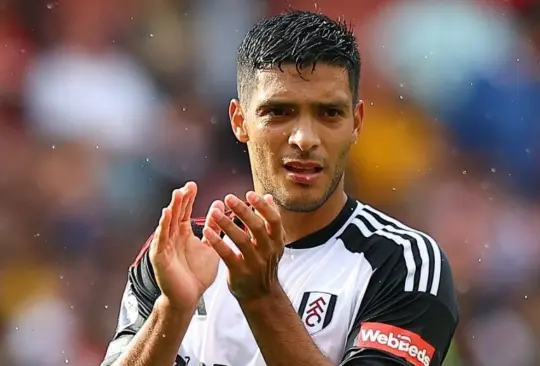 Raúl Jiménez se hizo presente con el Fulham.