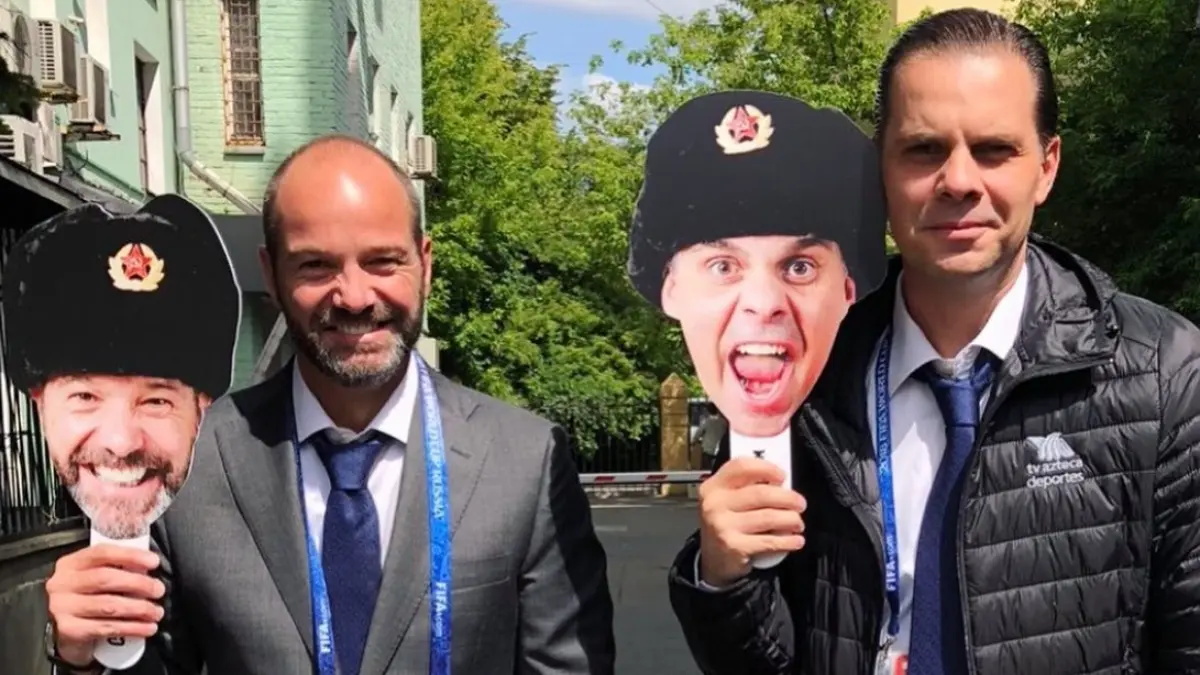 COMPAÑEROS DE TV AZTECA – LUIS GARCÍA: Le puso el ´doctor de los divorcios´ a su compañero debido a que se separó de sus parejas en varias ocasiones, por lo que durante las transmisiones le empezó a decir ´doctor´ y el sobrenombre se quedó. 