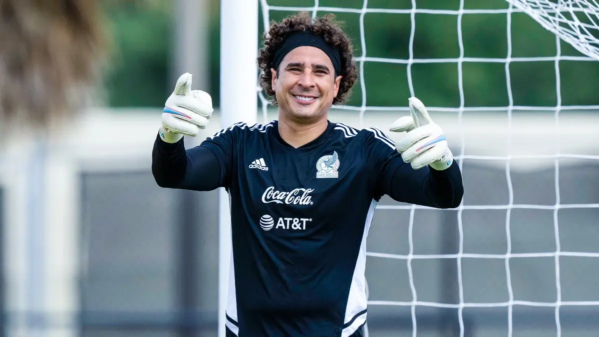 FUTBOLISTAS – GUILLERMO OCHOA: Christian Martinoli le ha puesto varios apodos al portero mexicano debido a sus diferentes etapas en su carrera. 