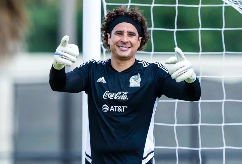 La FIFA reconoci&oacute; a Guillermo Ochoa como uno de los mejores jugadores del mundo pese a las cr&iacute;ticas que recibe.