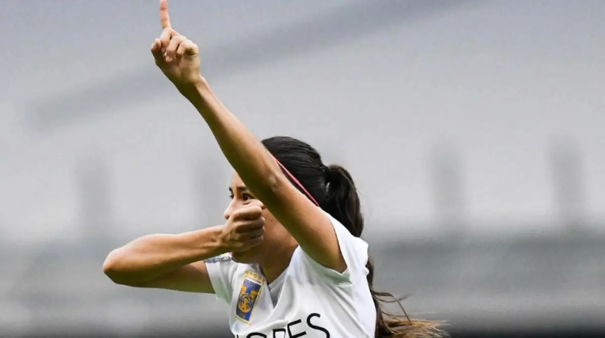 Lizbeth es una jugadora que no solo es conocida en territorio mexicano, ya que durante el Mundial Sub 20 fue la más reconocida por anotarle un doblete a Brasil, y fue su segundo gol el que fue elegido como el mejor de todo el torneo.