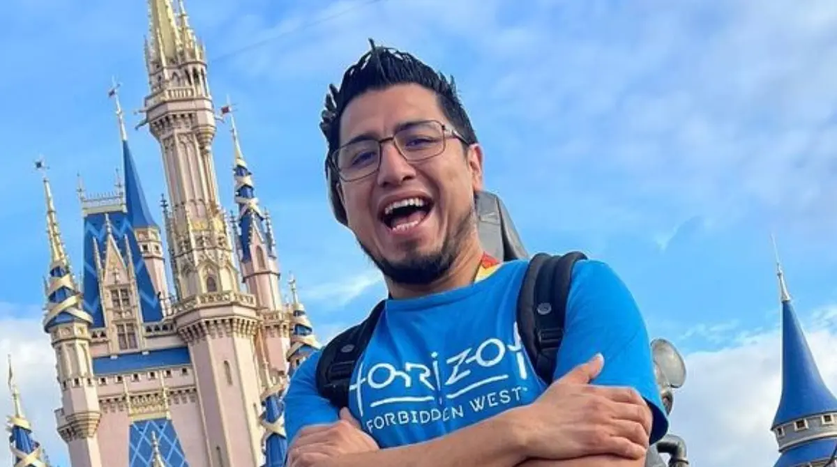 Federico Díaz Acuña es un youtuber mexicano de la 'vieja escuela' que ha cautivado a sus seguidores por sus resúmenes de videojuegos y películas, además de varios memes de los cuales se ha convertido en protagonista.