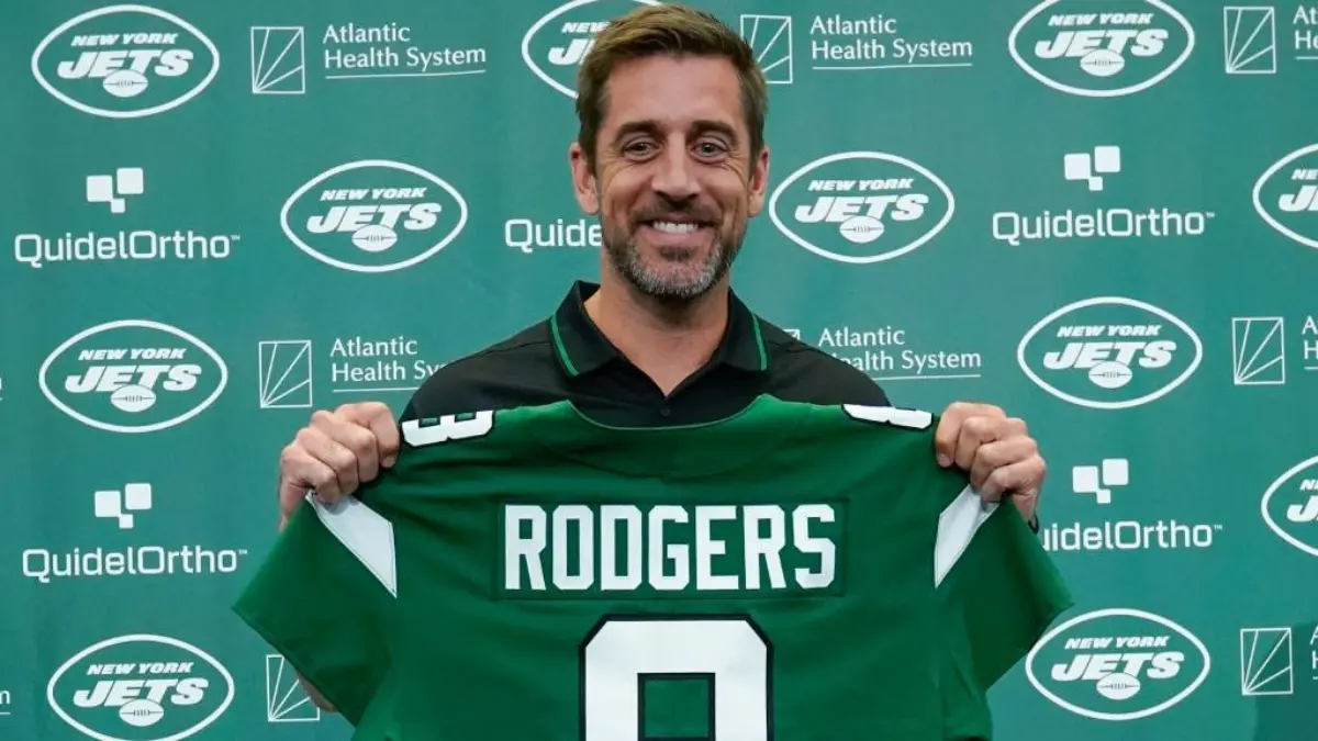 AARON RODGERS: La leyenda de la NFL sorprendió a todos cuando decidió sacrificar parte de su salario cuando firmó su contrato con los New York Jets luego de su llegada; ahora cobra 37.5 mdd por campaña.