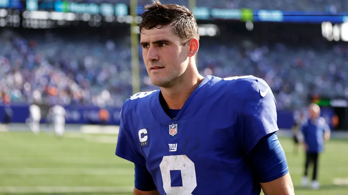 DANIEL JONES: Aunque no ha conseguido ningún logro, el mariscal de campo de los New York Giants recibió un contrato con un sueldo anual de 40 mdd por llevarlos a los playoffs en 2022. 