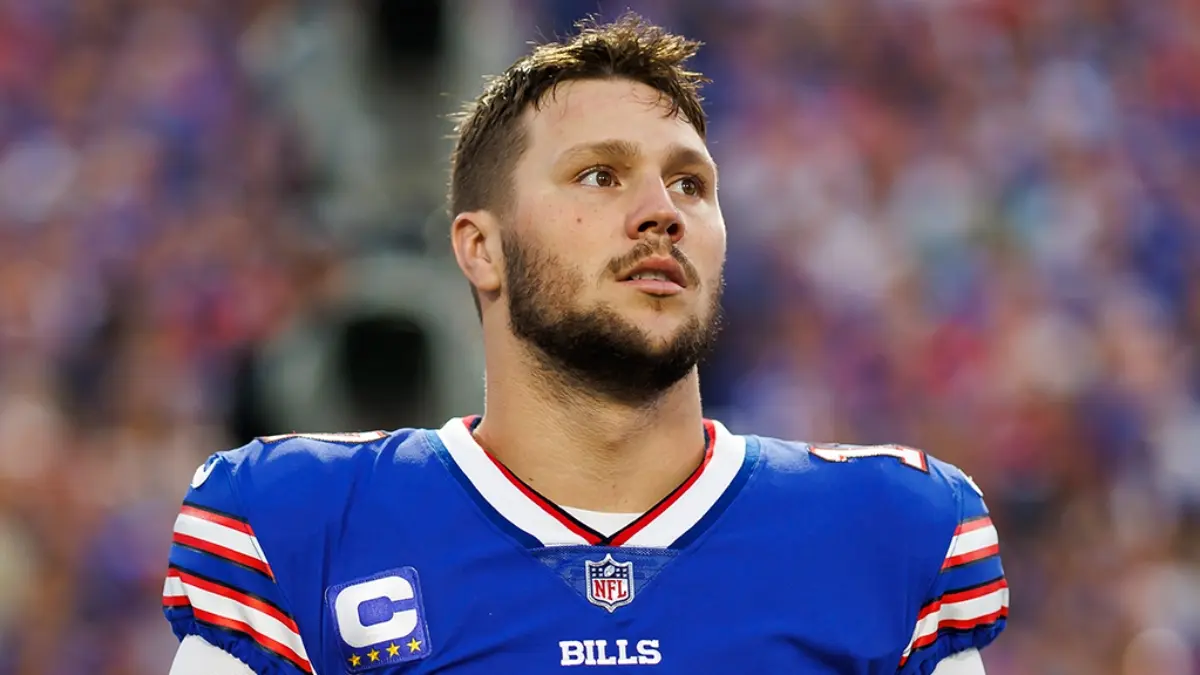 JOSH ALLEN: Al igual que su rival de Kansas City, el miembro de los Buffalo Bills se ha quedado atrás en sueldo por temporada porque únicamente cobra 43 mdd. 