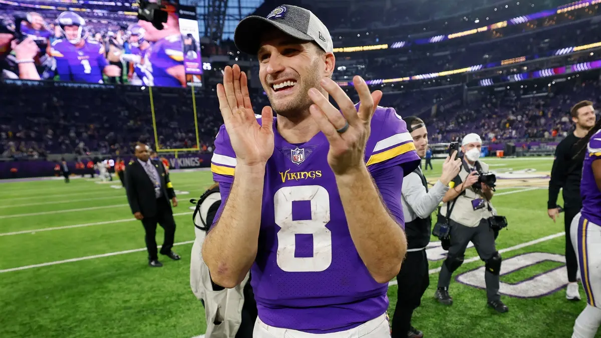 KIRK COUSINS: Aunque su futuro después del 2023 luce incierto, el mariscal de campo de los Minnesota Vikings cobrará 35 mdd en esta campaña.