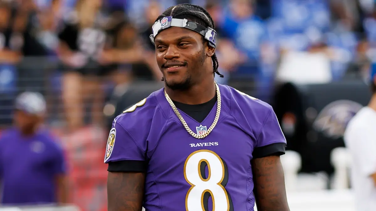LAMAR JACKSON: Luego de una disputa de dos años con los Baltimore Ravens, el ganador del Premio al Jugador Más Valioso de la NFL en 2019 recibió un pacto con un sueldo por temporada de 52 mdd.