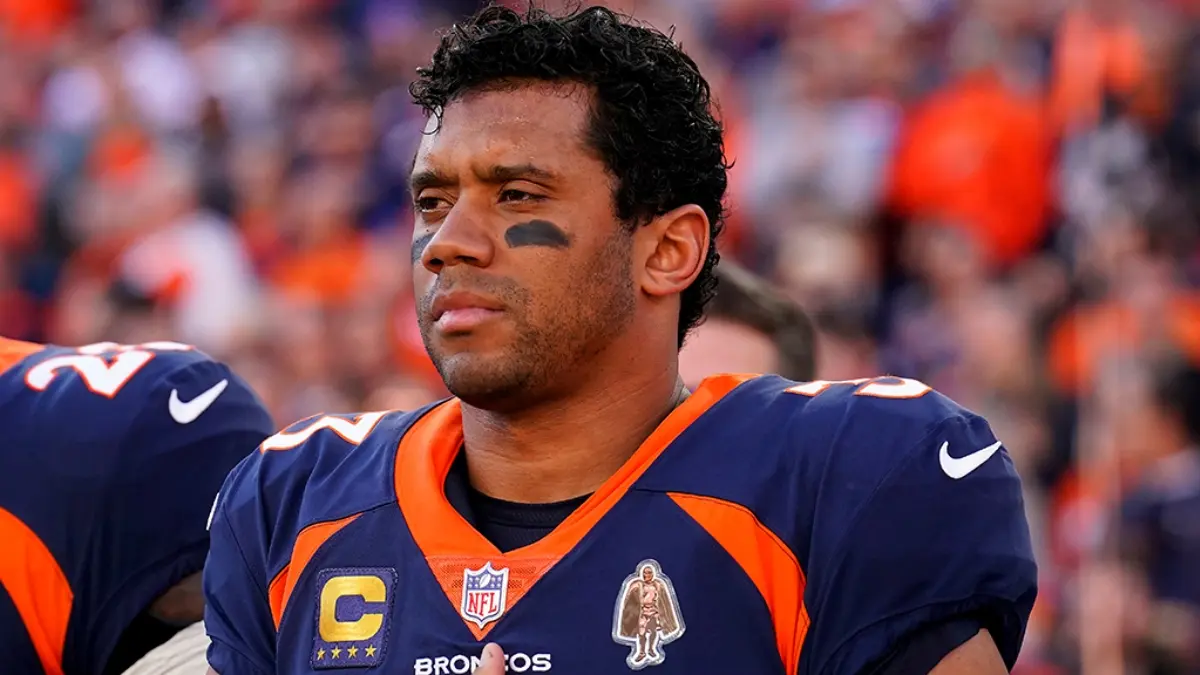 RUSSELL WILSON: Pese a que tuvo malas actuaciones en 2022, el mariscal de campo de los Denver Broncos se mantiene como uno de los mejores pagados de la NFL con un suelo por temporada de 48.5 mdd.