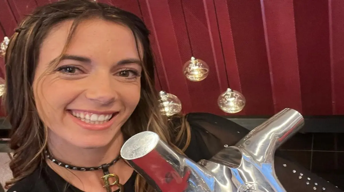 La jugadora catalana de la Selección de España y del FC Barcelona Femenil fue votada junto con Erling Haaland, como la mejor jugadora del mundo. Durante sus agradecimientos decidió dedicarle unas palabras a su compañera Jenni Hermoso, quien sufrió abuso por parte de Luis Rubiales. 