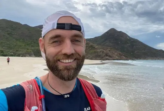 Este hombre viajó por el mundo sin tomar un solo vuelo.