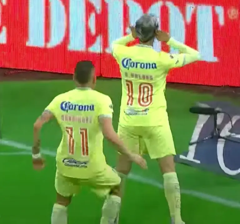 Valdés celebrando contra Chivas - Captura de pantalla