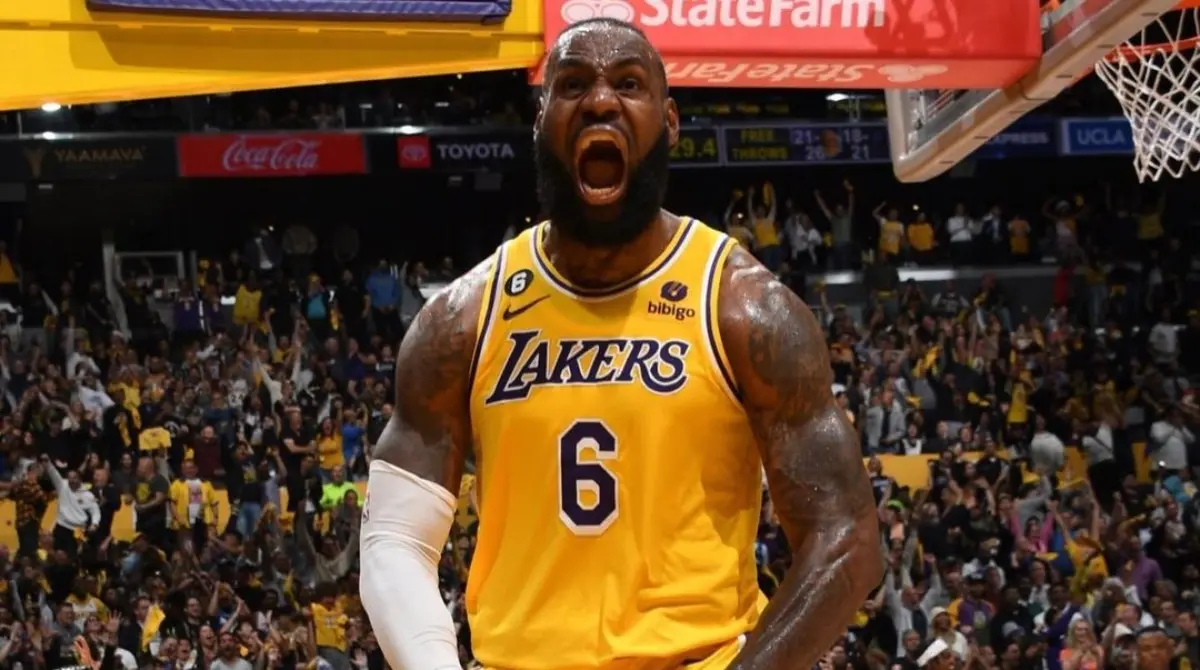 4. LeBron James es el basquetbolista de la élite de la NBA mejor pagado de todos, esto al facturar un total de 119.5 millones de dólares por año.