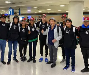 Rob Schneider se olvida de Tigres e invita a cenar a equipo de beisbol mexicano