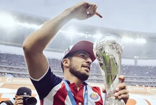 El exdefensor de Chivas no se guardó nada y calentó el Clásico Nacional con sus burlas hacia la afición rival. El exdefensor de Chivas no se guardó nada y calentó el Clásico Nacional con sus burlas hacia la afición rival.