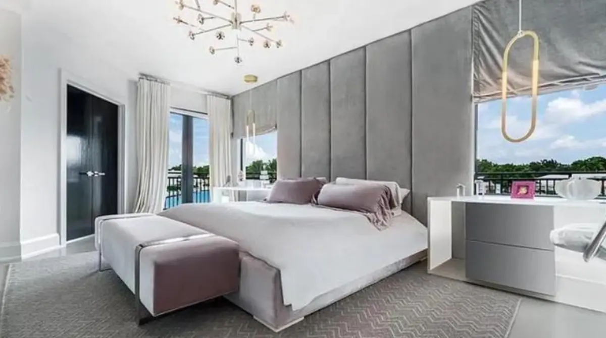 Uno solo de los dormitorios tiene más de 200 metros cuadrados de espacio.