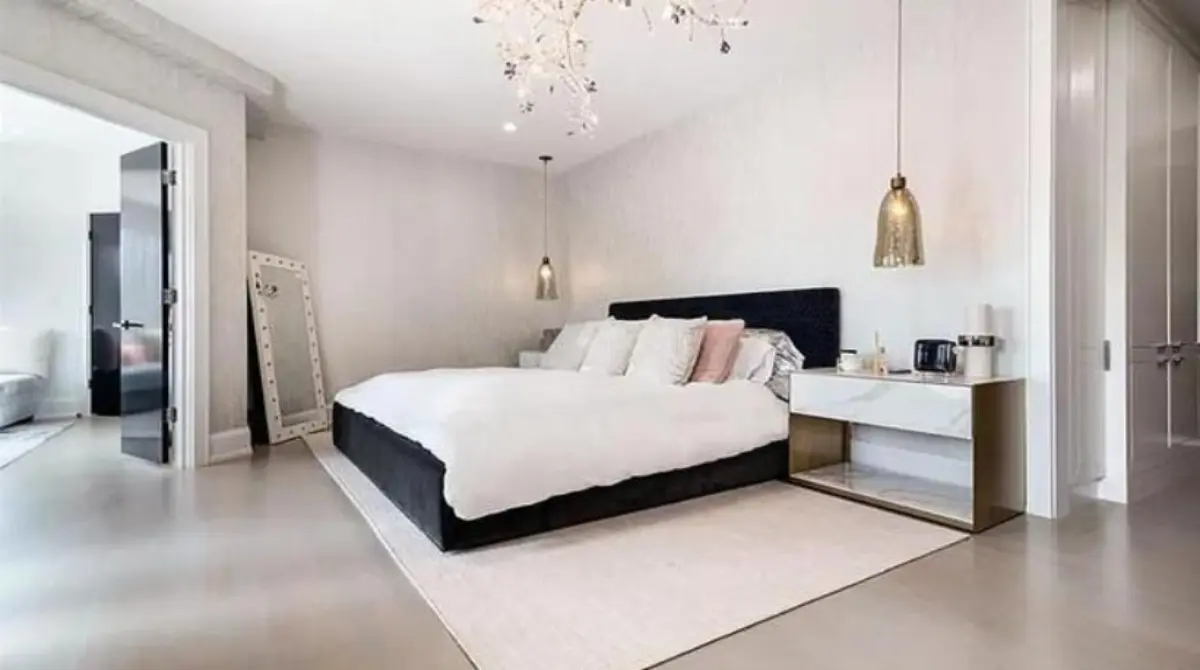 Una de las recámaras de la mansión de la familia Messi.