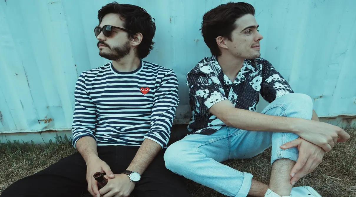 Aunque muchos creer&iacute;an que est&aacute;n alejados del deporte, la realidad es que mantienen una relaci&oacute;n especial con el futbol, deporte al que Juan Pablo Villamil y Mart&iacute;n Vargas son aficionados.