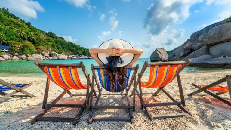 Muchas personas aprovechan el megapuente para ir de vacaciones. (Fuente: Freepik)